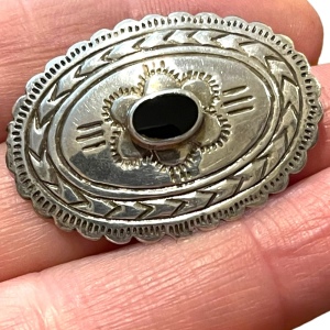 Vintage Navajo Etched handmade Black onyx brooch 925 Sterling silver