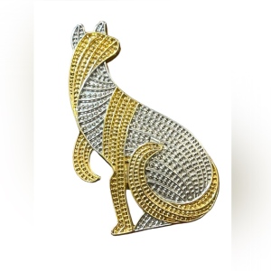 Lovely gold and silver finish sitting fancy cat brooch