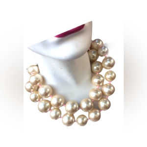 - Retired AUTHENTIC Betsy Johnson Chunky faux pearl necklace statement