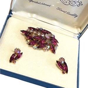 Vintage SET Gold finish Pink & fushia crystal Brooch clip on earrings orig box