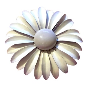 Vintage Off white 1960s Fancy metal Large 3” brooch Daisey flower