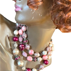 Stunning 1950s pink crystal glass resin rhinestone party 3 strand necklace