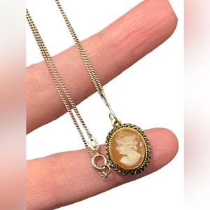 Vintage 835 silver Shell Cameo pendant necklace