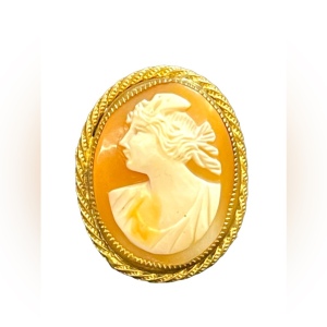 Vintage GP gold Finish wash Shell Cameo brooch pin Left facing