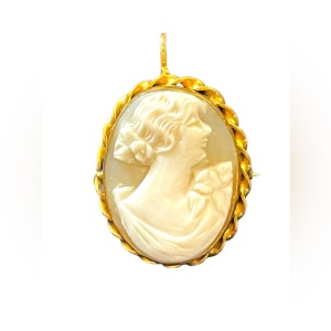 Vintage 1960s Gold filled GF carved Shell Cameo brooch pendant