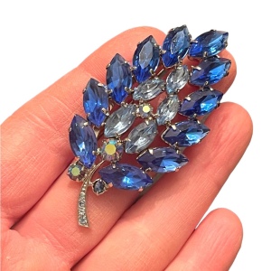 Vintage Juliana? Capri Blue Flower crystal brooch rhinestone silver D&E