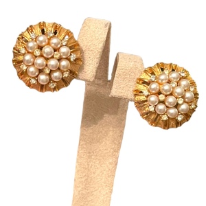 Lovely vintage gp gold finish faux pearl rhinestone fancy clip on earrings