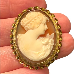 Lovely Antique gold filled Hand carved shell cameo brooch pendant