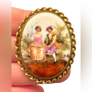 Vintage 1960s pinchbeck gold plate Fragonard Ceramic transfer LG cameo brooch