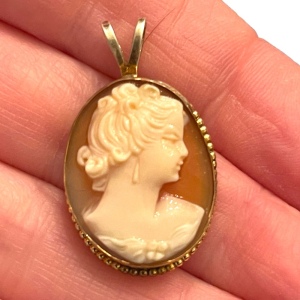 Vintage Amco 12k Gold filled Carved Shell cameo necklace pendant