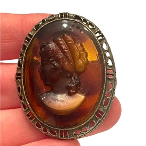 Vintage 1960s large amber color resin CAMEO brooch pendant