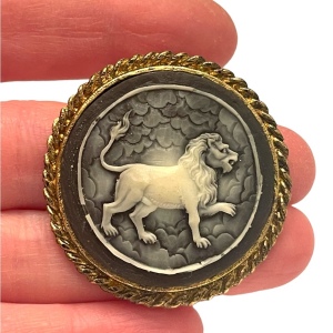 Vintage fancy round gold finish LION resin brooch cameo