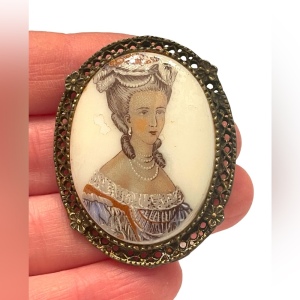 Vintage fancy plastic transfer cameo brooch victorian lady