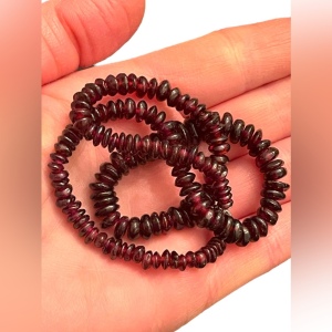 Vintage 10k WG Fancy high quality Garnet bead necklace