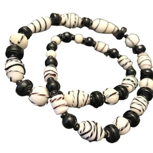 Vintage Venetian Hand made Black & White glass bead necklace Italy