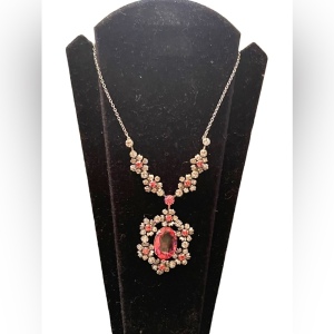 Lovely vintage 1950s silver finish Pink crystal rhinestone princess necklace