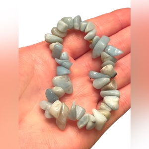 Lovely chunky Angelite large chip stretchy bead bracelet