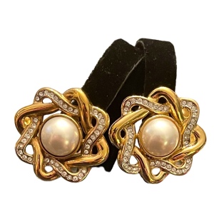 Lovely Butler FAC gold finish rhinestone fancy knot clipmon earrings