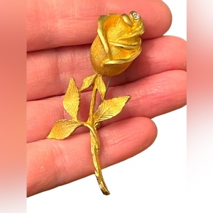 Vintage brushed gold finish lovely rose brooch