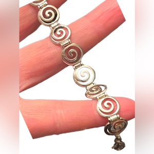 Lovely Celtic spiral Sterling silver 925 Link bracelet