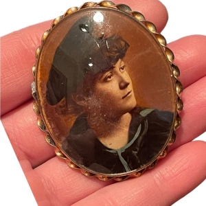 Antique Mourning Cameo Photo brooch 1880s Sailor rope twist finish rose gold