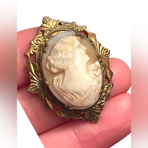 Vintage Y Gold filled Shell Cameo brooch ornate etched frame