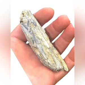 BLUE KYANITE CRYSTAL Gemstone rough specimin 80 Grams