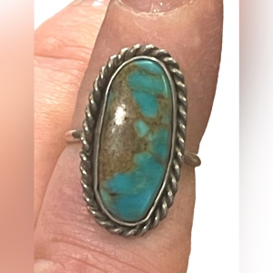 Vintage sterling silver 925 Southwestern oval turquoise handmade Navajo? ring