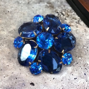 Vintage sapphire blue crystal Juliana style brooch 1950s stunning