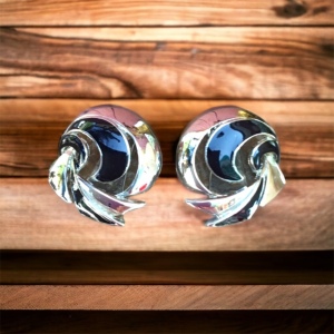 Vintage silver finish & black enamel clip on earrings swirl deaign