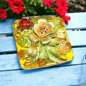 Clam shell Enameled Flower frog clam shell trinket jewelry box yellow gold