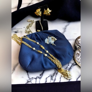 Vintage Lot Evening bag, gold necklace, flower brooch, earrings gold finish