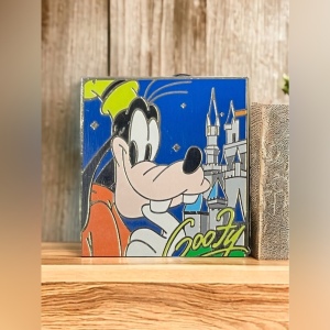 Goofy Signed Magic Kingdom Castle Disneyland Trading pin brooch