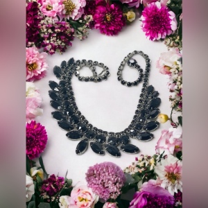 Stunning vintage Black crystal 1950s fancy necklace party wedding evening