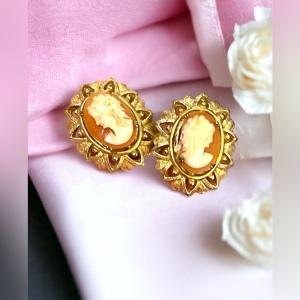 Vintage 1960s Fancy ornate gold finish resin cameo clip on earrings