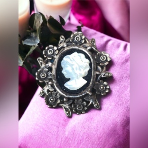 Vintage Sterling silver marcasite cameo pendant