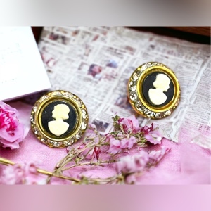 Vintage 1960s Brass faux cameo rhinestone screw back earrings