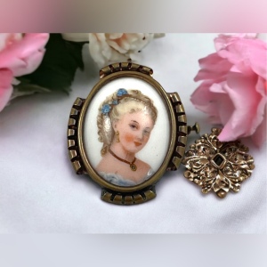 Antique Limoges France Ceramic Cameo brooch lady