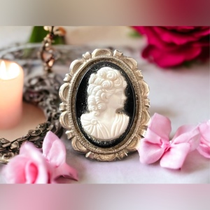 Vintage plastic resin cameo brooch