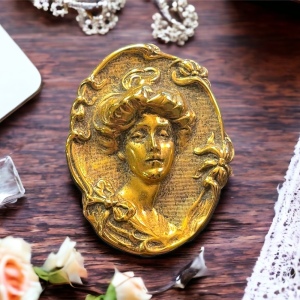 Vintage gold finish large cameo brooch Gibson Girl