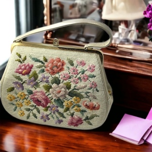 Vintage Needlepoint flowers purse with gold etched kiss lock