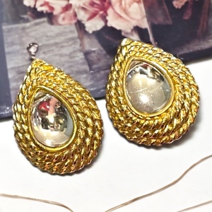 Vintage gold tone glass chunky earrings clip on tear drop