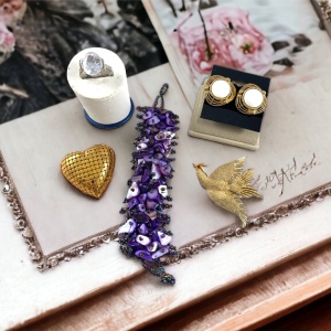 Vintage Jewelry lot Gold shell heart bird earrings