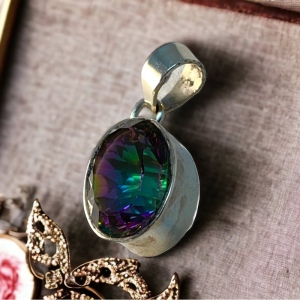 VTG Stone pendant 925 Sterling silver mystic topaz