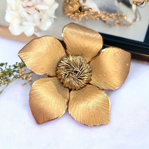 Large vintage gold plated ornate flower brooch 1960s