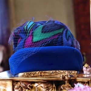 Vintage 1960s blue velvet hat printed beautiful’