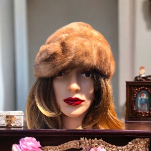 Vintage Simpsons Blond Mink fur hat 20”