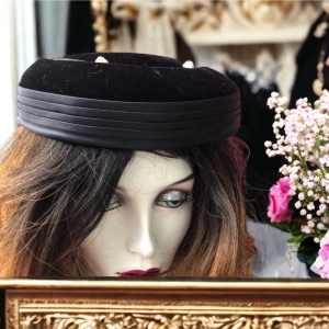 Vintage black velvet 1960s facinator hat