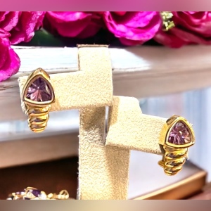 Lovely 14k Solid Gold Trillion Cut Amethyst pierced Earrings