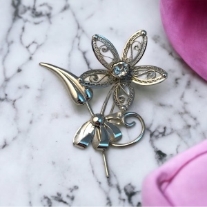 Vintage sterling silver flower brooch